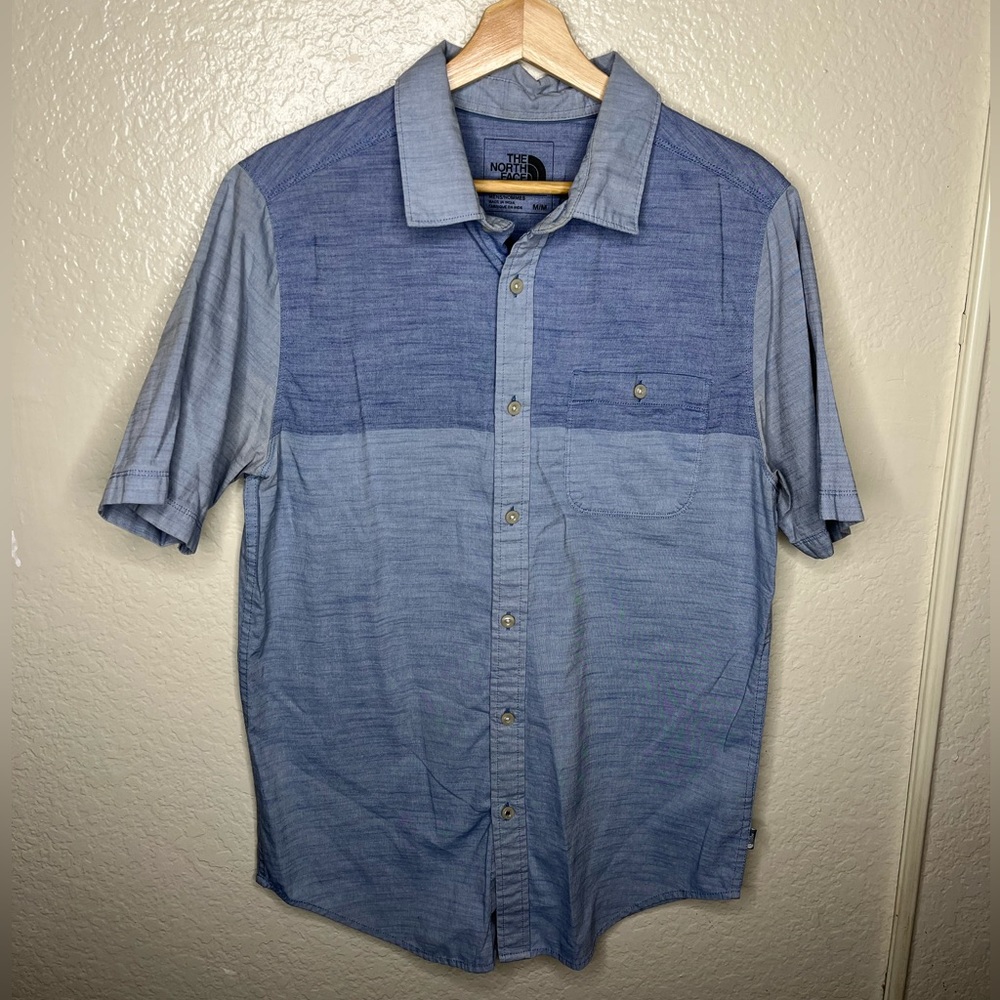 Men’s Northface Button Shirt 
- Size: medium